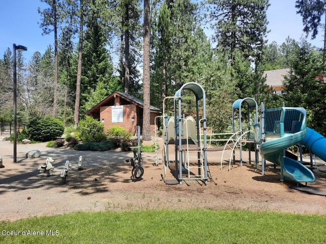5188 E WOODLAND DR, Post Falls, ID 83854