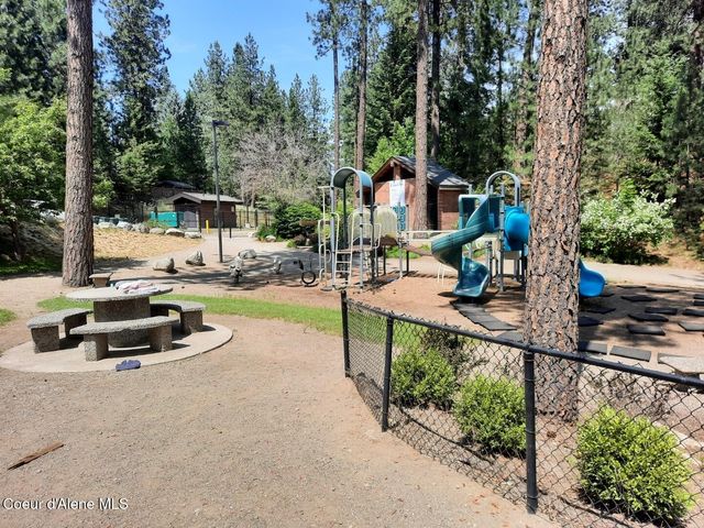 5188 E WOODLAND DR, Post Falls, ID 83854