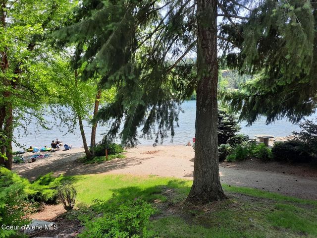5188 E WOODLAND DR, Post Falls, ID 83854