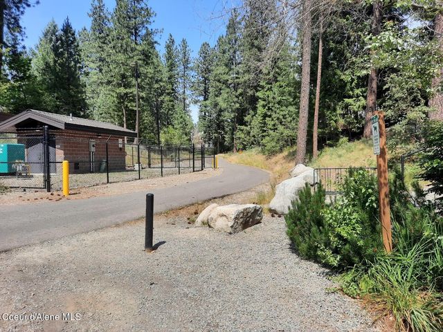 5188 E WOODLAND DR, Post Falls, ID 83854