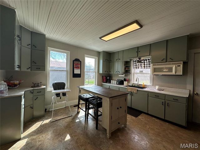 3825 Highway Ee, Owensville, MO 65066