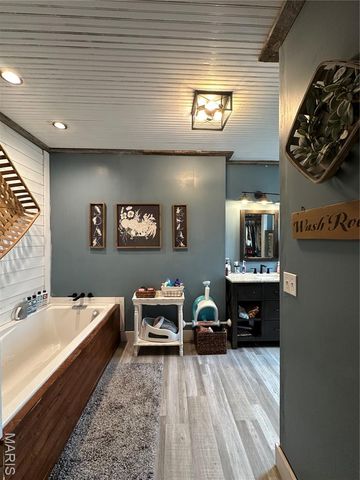 3825 Highway Ee, Owensville, MO 65066