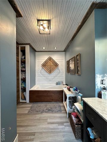 3825 Highway Ee, Owensville, MO 65066