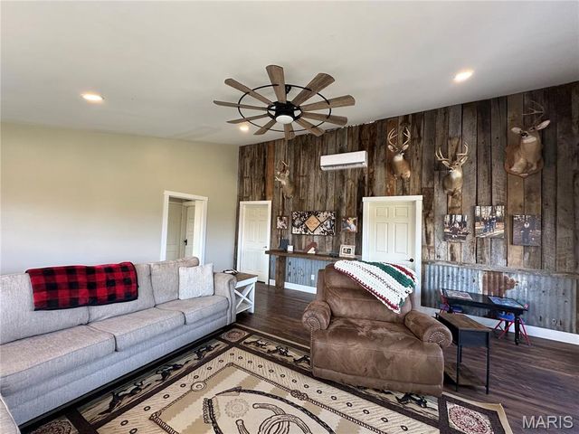 3825 Highway Ee, Owensville, MO 65066