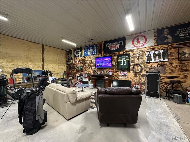 3825 Highway Ee, Owensville, MO 65066