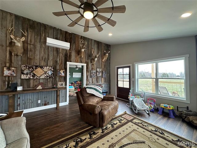 3825 Highway Ee, Owensville, MO 65066