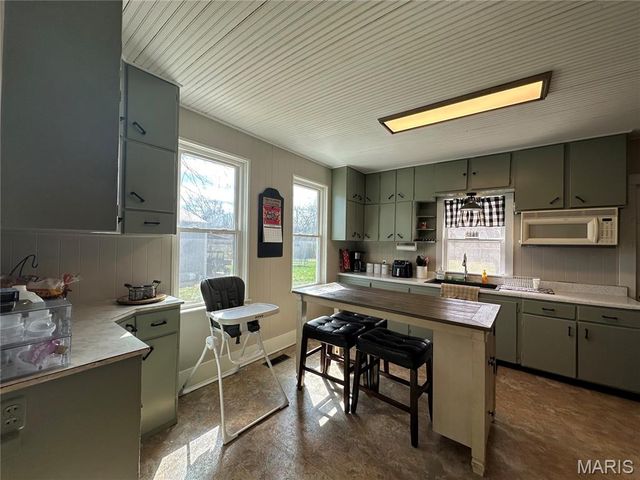 3825 Highway Ee, Owensville, MO 65066