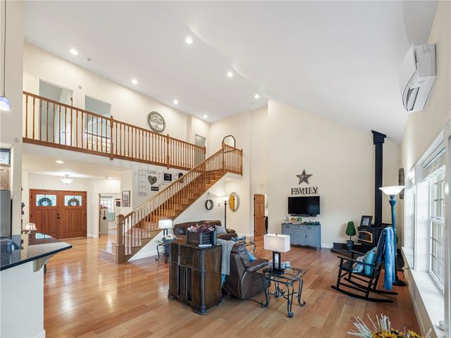 12811 Kapowsin Highlands Drive E, Graham, WA 98338