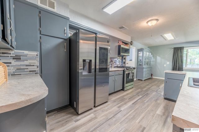 322 S 84th Street, Omaha, NE 68114
