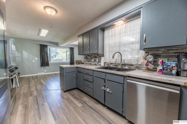 322 S 84th Street, Omaha, NE 68114