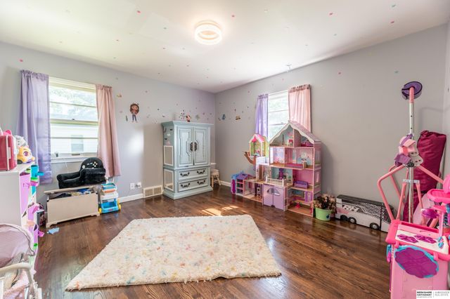 322 S 84th Street, Omaha, NE 68114