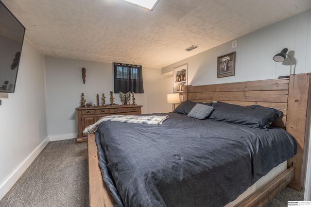 322 S 84th Street, Omaha, NE 68114