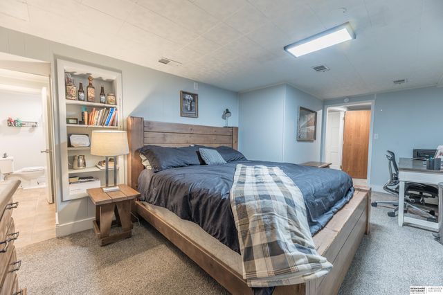 322 S 84th Street, Omaha, NE 68114