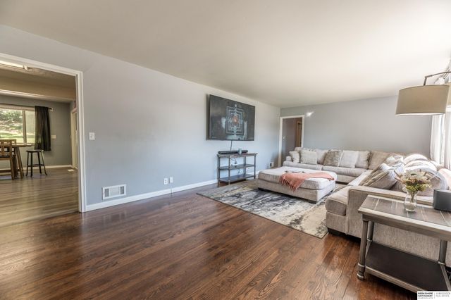 322 S 84th Street, Omaha, NE 68114
