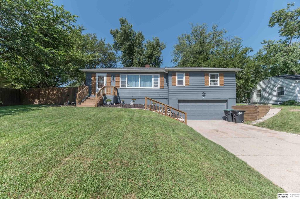 322 S 84th Street, Omaha, NE 68114