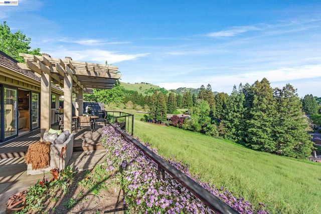 159 Golden Ridge Rd, Alamo, CA 94507