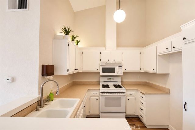 13110 Creek View 202, Garden Grove, CA 92844