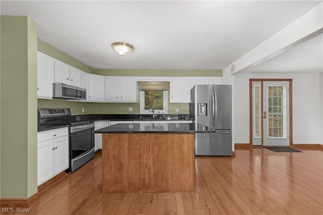 1470 Hawthorne Drive, Vermilion, OH 44089