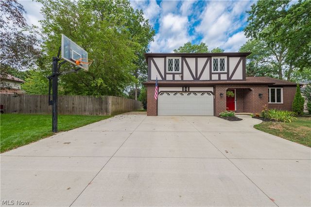 1470 Hawthorne Drive, Vermilion, OH 44089