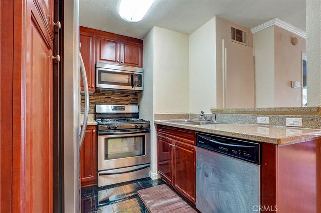 5545 Canoga Avenue 220, Woodland Hills, CA 91367