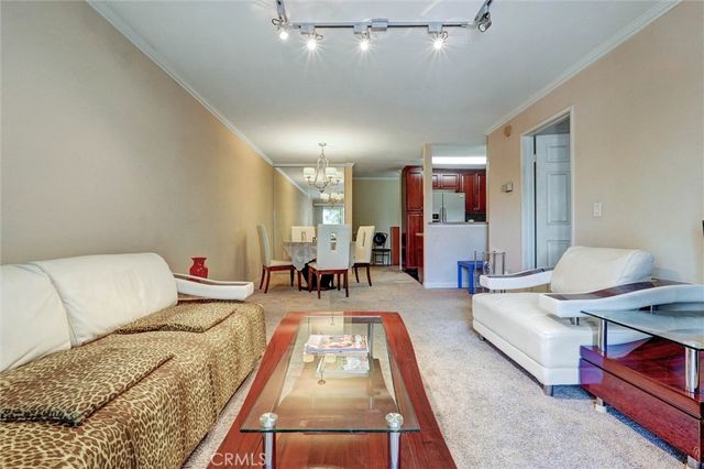 5545 Canoga Avenue 220, Woodland Hills, CA 91367