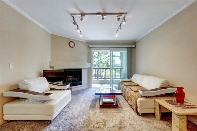 5545 Canoga Avenue 220, Woodland Hills, CA 91367