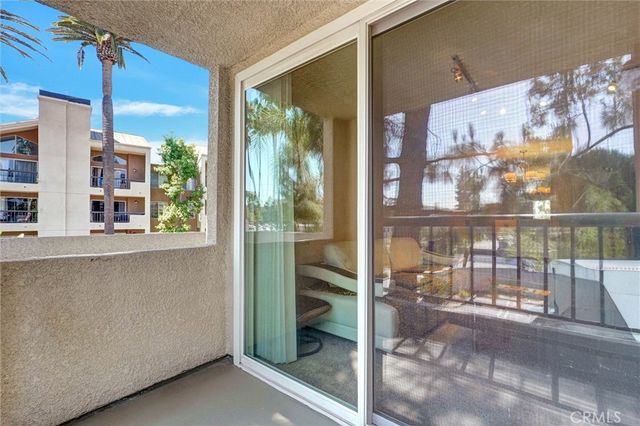 5545 Canoga Avenue 220, Woodland Hills, CA 91367