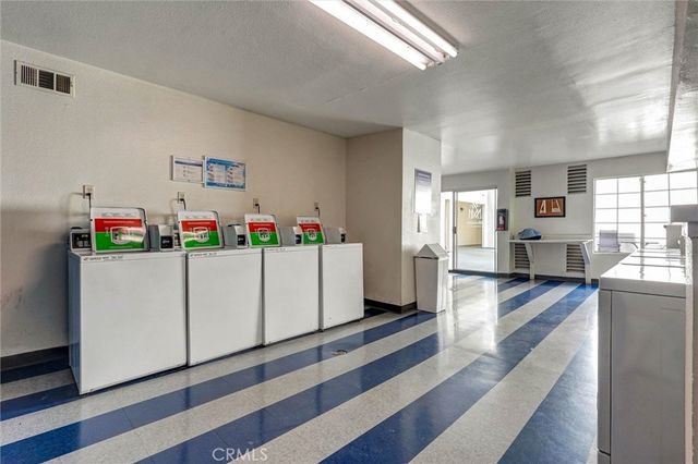 5545 Canoga Avenue 220, Woodland Hills, CA 91367
