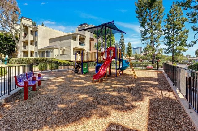 5545 Canoga Avenue 220, Woodland Hills, CA 91367
