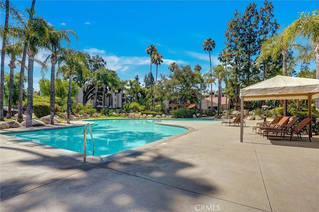 5545 Canoga Avenue 220, Woodland Hills, CA 91367