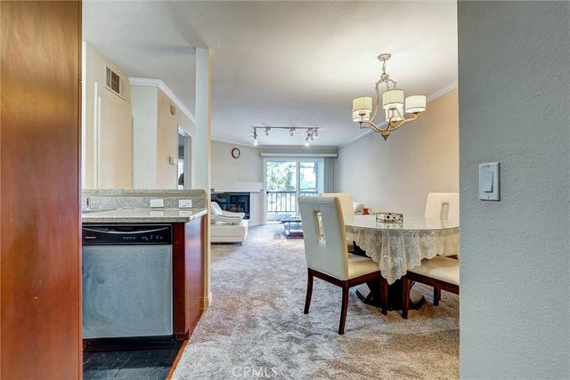 5545 Canoga Avenue 220, Woodland Hills, CA 91367