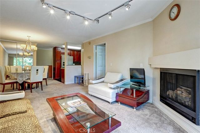 5545 Canoga Avenue 220, Woodland Hills, CA 91367