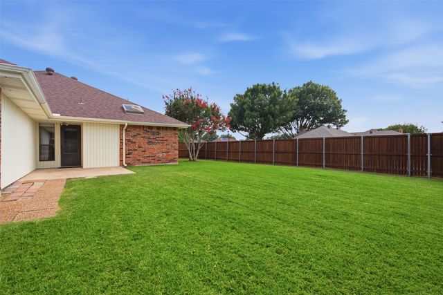 2001 Espinosa Drive, Carrollton, TX 75010