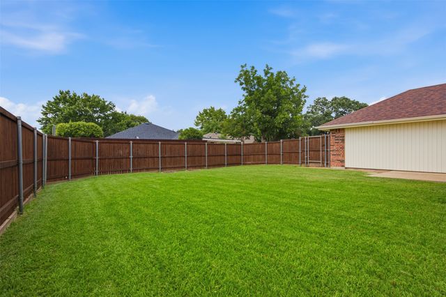 2001 Espinosa Drive, Carrollton, TX 75010