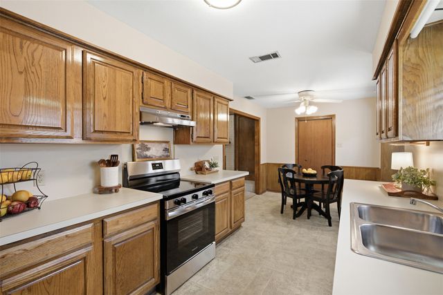 2001 Espinosa Drive, Carrollton, TX 75010