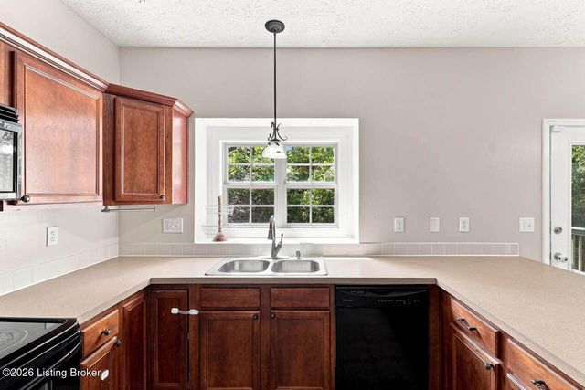 11421 Top Walnut Loop, Louisville, KY 40229