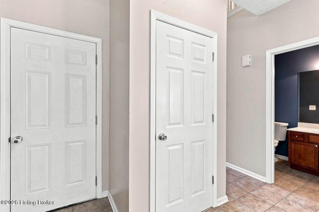 11421 Top Walnut Loop, Louisville, KY 40229
