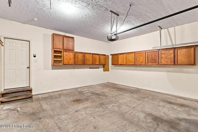 11421 Top Walnut Loop, Louisville, KY 40229