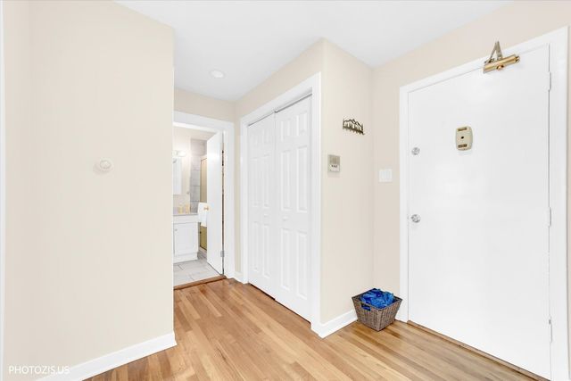 8852 N Leslie Lane 2C, Des Plaines, IL 60016