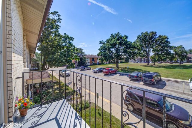8852 N Leslie Lane 2C, Des Plaines, IL 60016