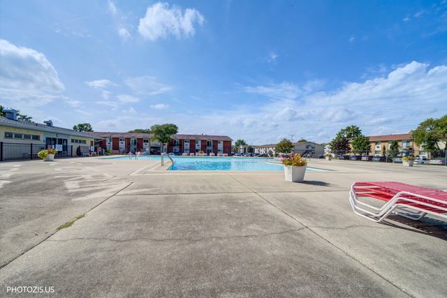 8852 N Leslie Lane 2C, Des Plaines, IL 60016