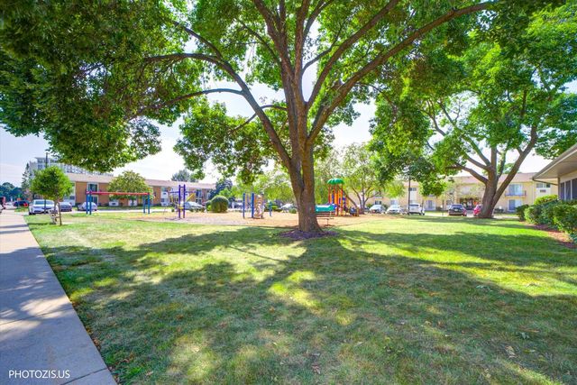8852 N Leslie Lane 2C, Des Plaines, IL 60016