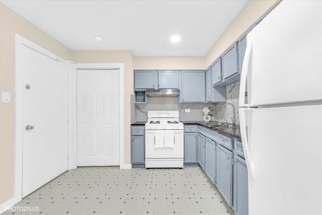 8852 N Leslie Lane 2C, Des Plaines, IL 60016