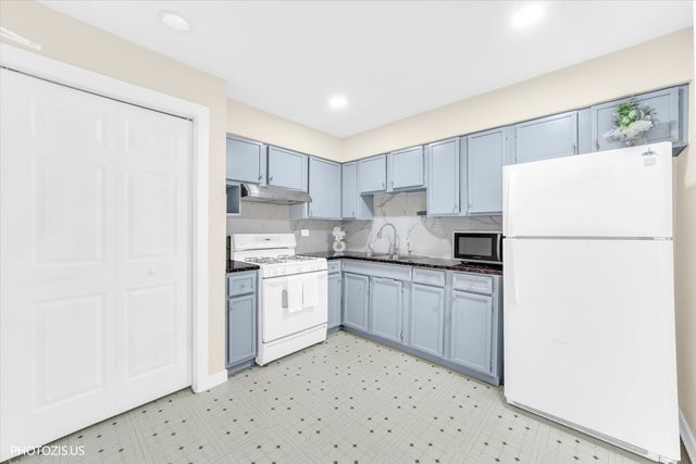 8852 N Leslie Lane 2C, Des Plaines, IL 60016