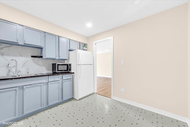 8852 N Leslie Lane 2C, Des Plaines, IL 60016
