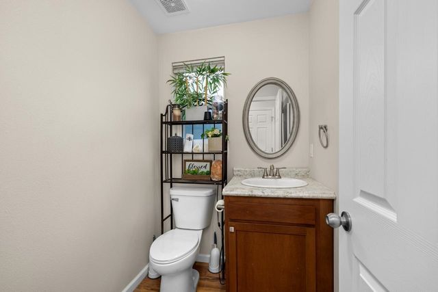 705 8th Street NW, Minot, ND 58703