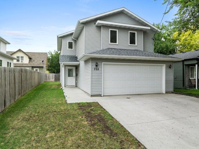 705 8th Street NW, Minot, ND 58703