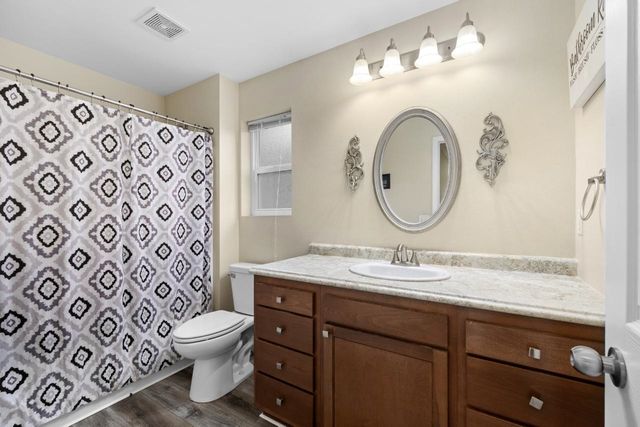 705 8th Street NW, Minot, ND 58703