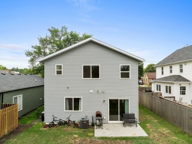 705 8th Street NW, Minot, ND 58703