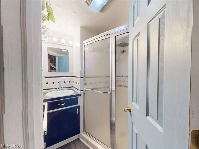 14801 Larkfield Drive, Brook Park, OH 44142